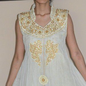 NEW PRETTY STITCHED SALWAR KAMEEZ SIZE S-M